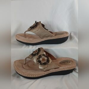 Clarks Women's Tan Floral Sandals Sz 10 M (NWOT)